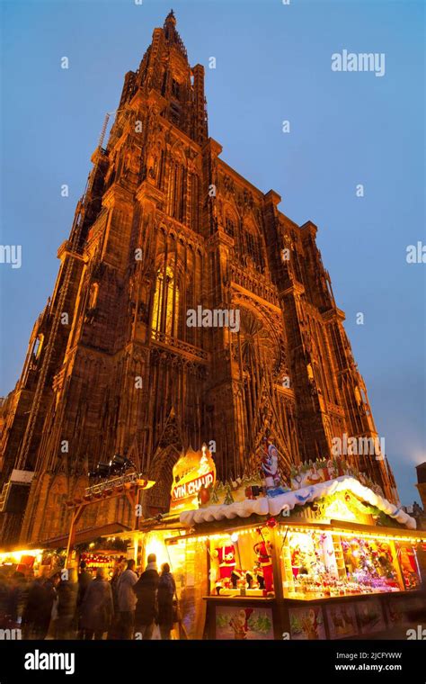 Christmas market in front of strasbourg cathedral hi-res stock photography and images - Alamy