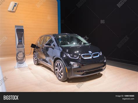 Bmw I3 Charging Image & Photo (Free Trial) | Bigstock