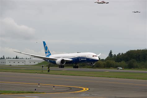 PHOTOS + INFO: The Boeing 787-9 Dreamliner Takes First Flight ...