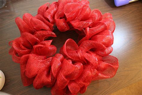 How to make a mesh ribbon wreath | Christmas mesh ribbon wreath, Mesh ribbon wreaths, Ribbon ...