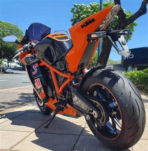 2010 KTM RC8R – Blak