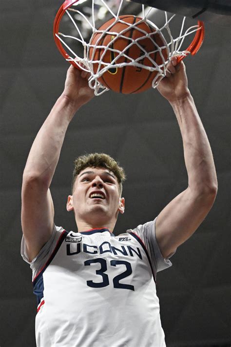 Donovan Clingan ready for Big East after leading UConn past LIU