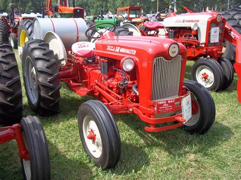 Red Ford tractor | Tractors, Ford tractors, Vintage tractors