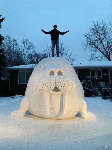 10 foot snow walrus | Funpic.hu