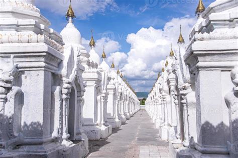 Kuthodaw Pagoda, Mandalay, Myanmar 22946836 Stock Photo at Vecteezy