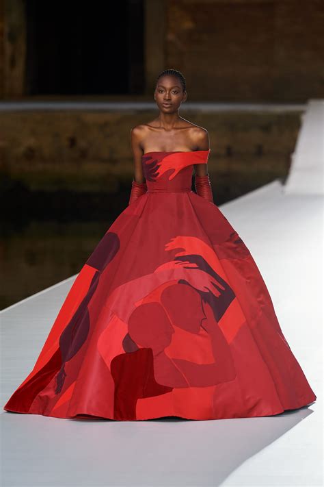 Valentino 2021 2022 Fall Winter Haute Couture Show – Fashion Encyclopedia