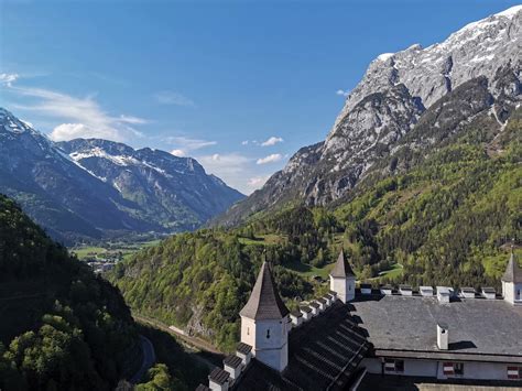 Hohenwerfen castle and falconry show - Erratic engineeress