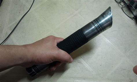 DIY How to make a lightsaber hilt from a flashlight | Animocap.com