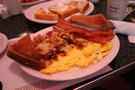 Tommy's Diner | Columbus, OH - Breakfast With Nick