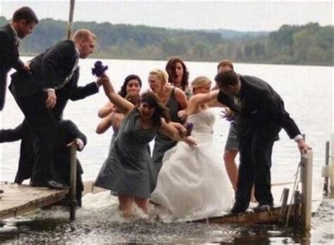 12 Hilarious Wedding Photo Fails, #5 Is The Weirdest Thing I’ve Ever Seen!