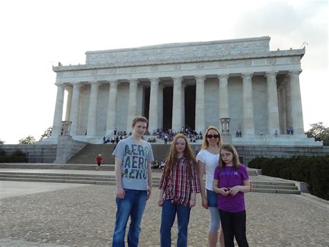 MORE KIDS THAN SUITCASES: The Lincoln Memorial - It's That Kind of Place