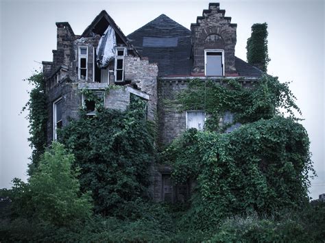 the-13-scariest-real-haunted-houses-in-america.jpg