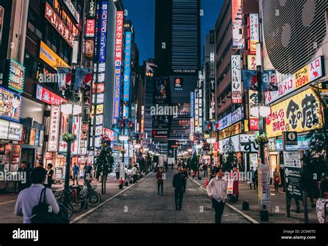 Shinjuku streets with neon signs (Tokyo, Japan Stock Photo - Alamy