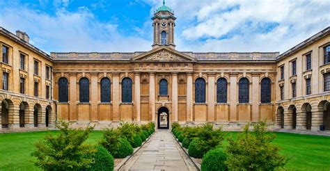 The Queen's College Campus | Oxford Summer Courses Guide 2024