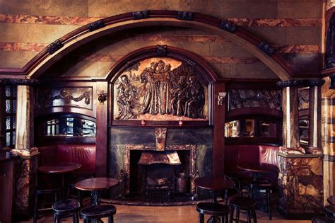 Tales from the bar - a tour of London's 'great pubs' - BBC News Pub Interior, English Interior ...