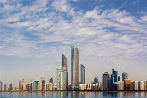 Famous skyline of Abu Dhabi – Stock Editorial Photo © lspencer #109989158