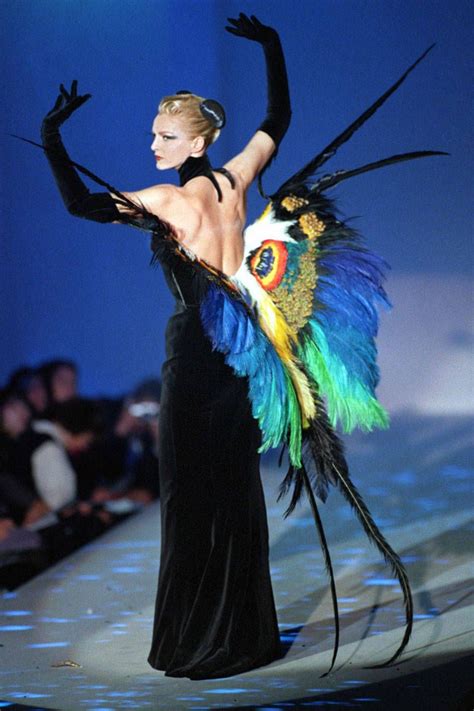 Trend Alert: 20 Fashion Moments Inspired by Surrealism | Surrealism ...