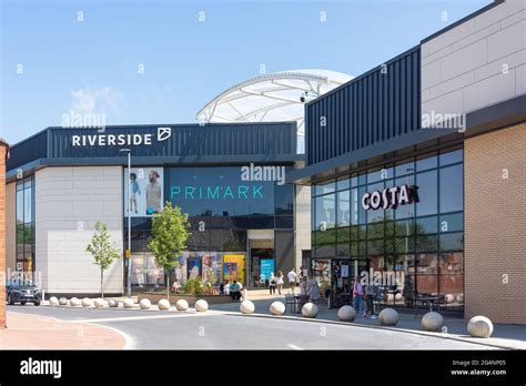 Entrance to Riverside Shopping Centre, South Walls, Stafford ...