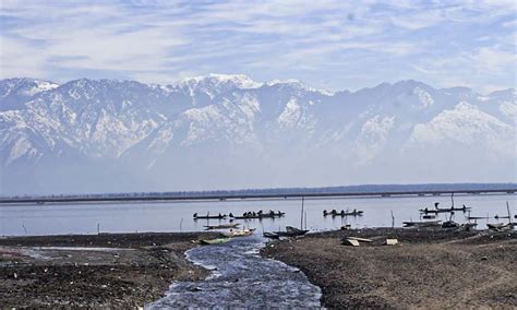 Silt, Waste Blankets Kashmir’s Wular Lake, Eats Into Local Economy