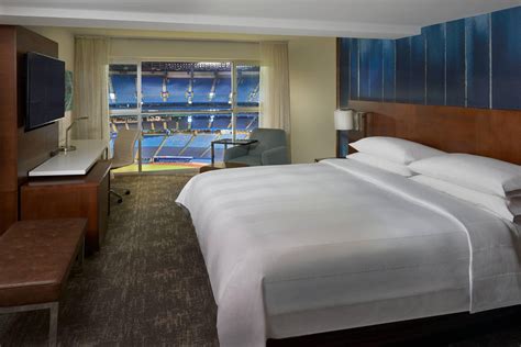 Rogers Centre Hotel Room - Accommodations | Toronto Marriott City Centre Hotel