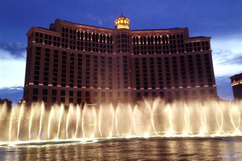 The Dancing Fountains at Bellagio - Las Vegas Guide | Mitzie Mee