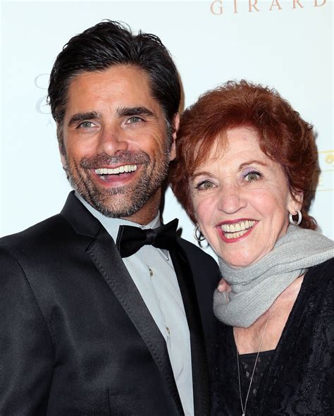 John Stamos Tears Up Thanking His Late Parents at TV Land Icon Awards ...