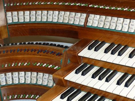 Fotos gratis : madera, tecnología, instrumento musical, Organo, Instrumento de teclado, carillón ...