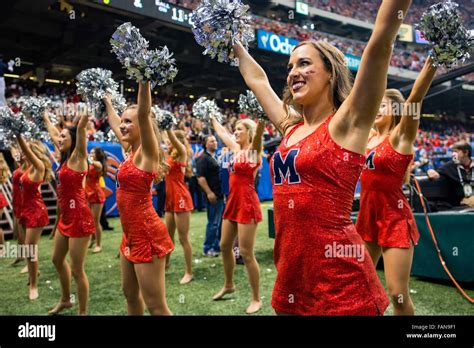 Ole miss cheerleaders hi-res stock photography and images - Alamy