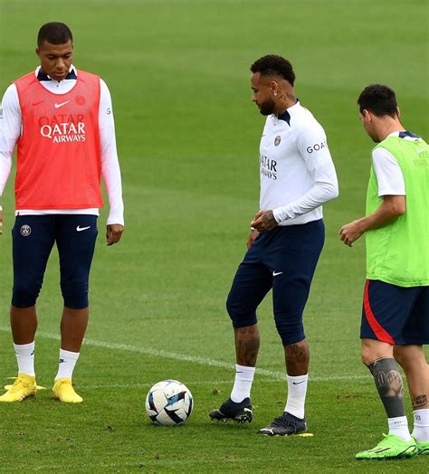 Leo Messi 🔟 on Twitter: "Leo Messi, Neymar & Mbappe during training ...