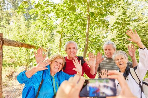 Fun Outdoor Activities for Seniors This Summer | Laurel Circle