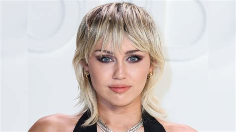 Miley Cyrus Haircut 2022 Vmas