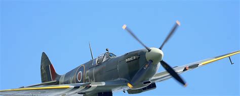 BBC iWonder - Why do we love the Spitfire?