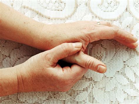 Thumb arthritis: Symptoms, causes, and treatment