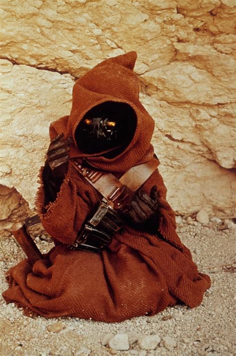 What do Jawas look like without their hoods on? These pics give a clue.