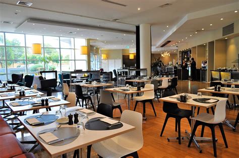 DINING | ibisglenwaverley