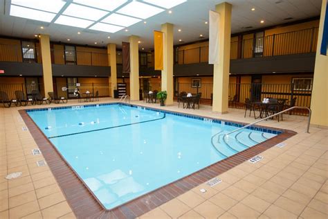 Holiday Inn Rochester Downtown - 16 Photos & 13 Reviews - Hotels - 220 ...