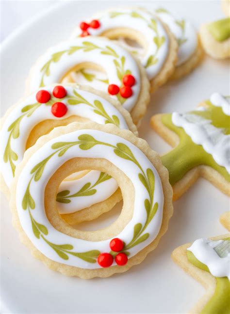 Easy decorated sugar cookies for Christmas! | Holiday baking, Christmas ...