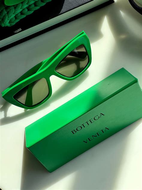 BOTTEGA VENETA GREEN CAT EYE SUNGLASSES