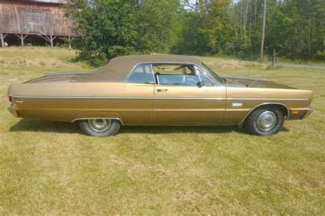 1969 Plymouth Fury III photo 2 | Barn Finds