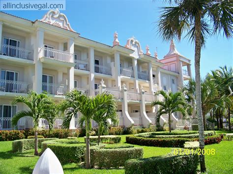 Riu Palace Riviera Maya | Guest room building exterior | Flickr