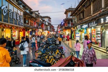 4,018 Kunming People Images, Stock Photos, 3D objects, & Vectors | Shutterstock