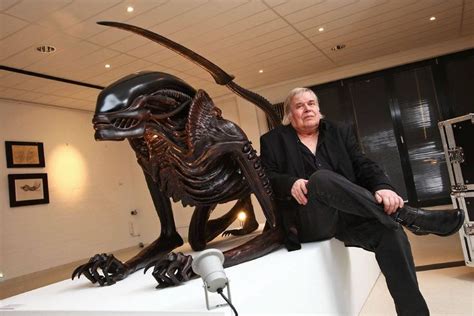 The master alongside a life-sized statue of his unused design for Alien 3. | Hr giger, H.r ...