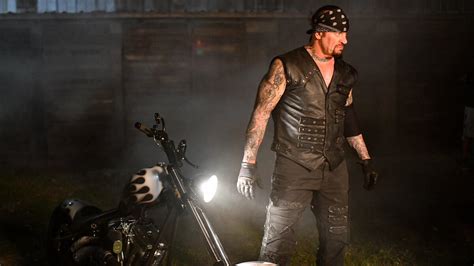 “The Deadman Belongs to The People"- WWE Hall of Famer Shocked With ...