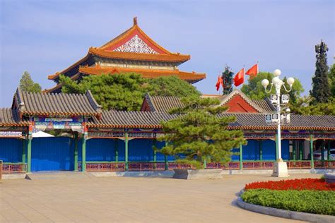 Entrance To Zhongshan Park, Beijing Editorial Stock Image - Image of ...