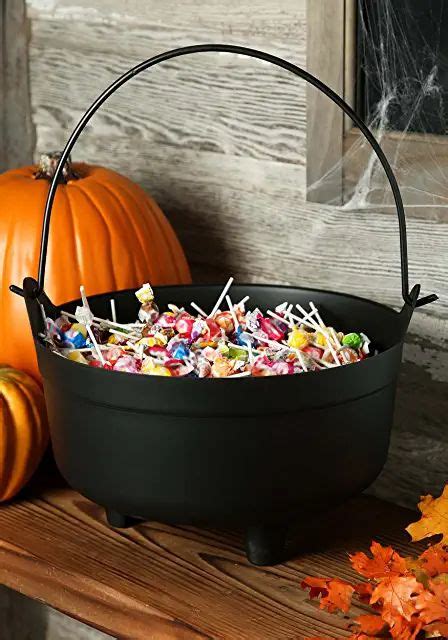 32 Witch Cauldron Halloween Decor Ideas - DigsDigs