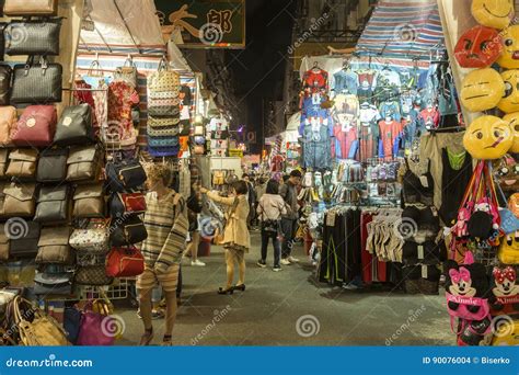 Hong Kong Kowloon Night Market Editorial Stock Image - Image of areas ...