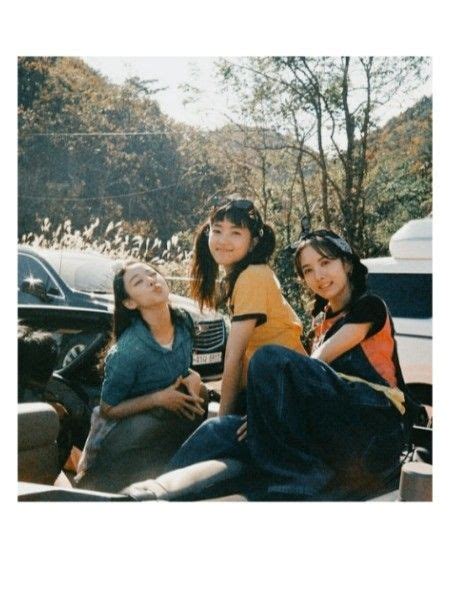 Pin de 🌙🌻 em Kim Tae Ri | Fotos fofas de casais, Fotos, Ideias de fotos