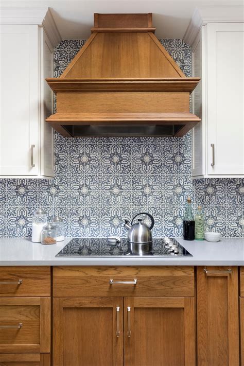 Gorgeous Kitchen Backsplash Ideas | HGTV | Kitchen backsplash designs ...