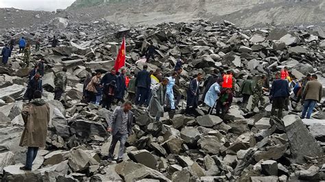 Six Dead, Over 100 Feared Buried in China Landslide - The Daily Beast