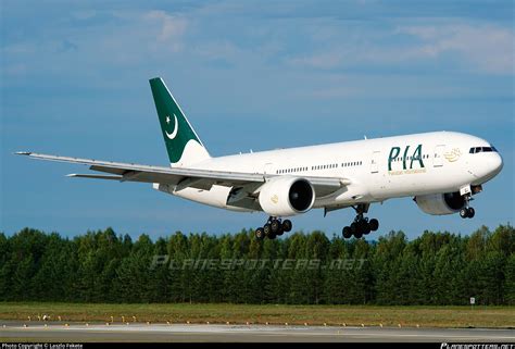 AP-BGJ PIA Pakistan International Airlines Boeing 777-240(ER) Photo by ...